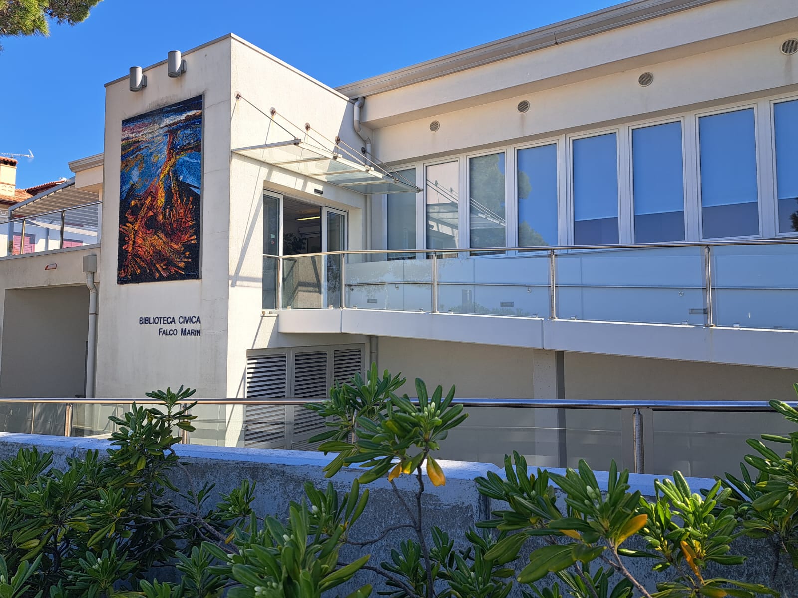Copertina per Grado, la biblioteca ‘Marin’ saluta l’estate con tre incontri d’autore