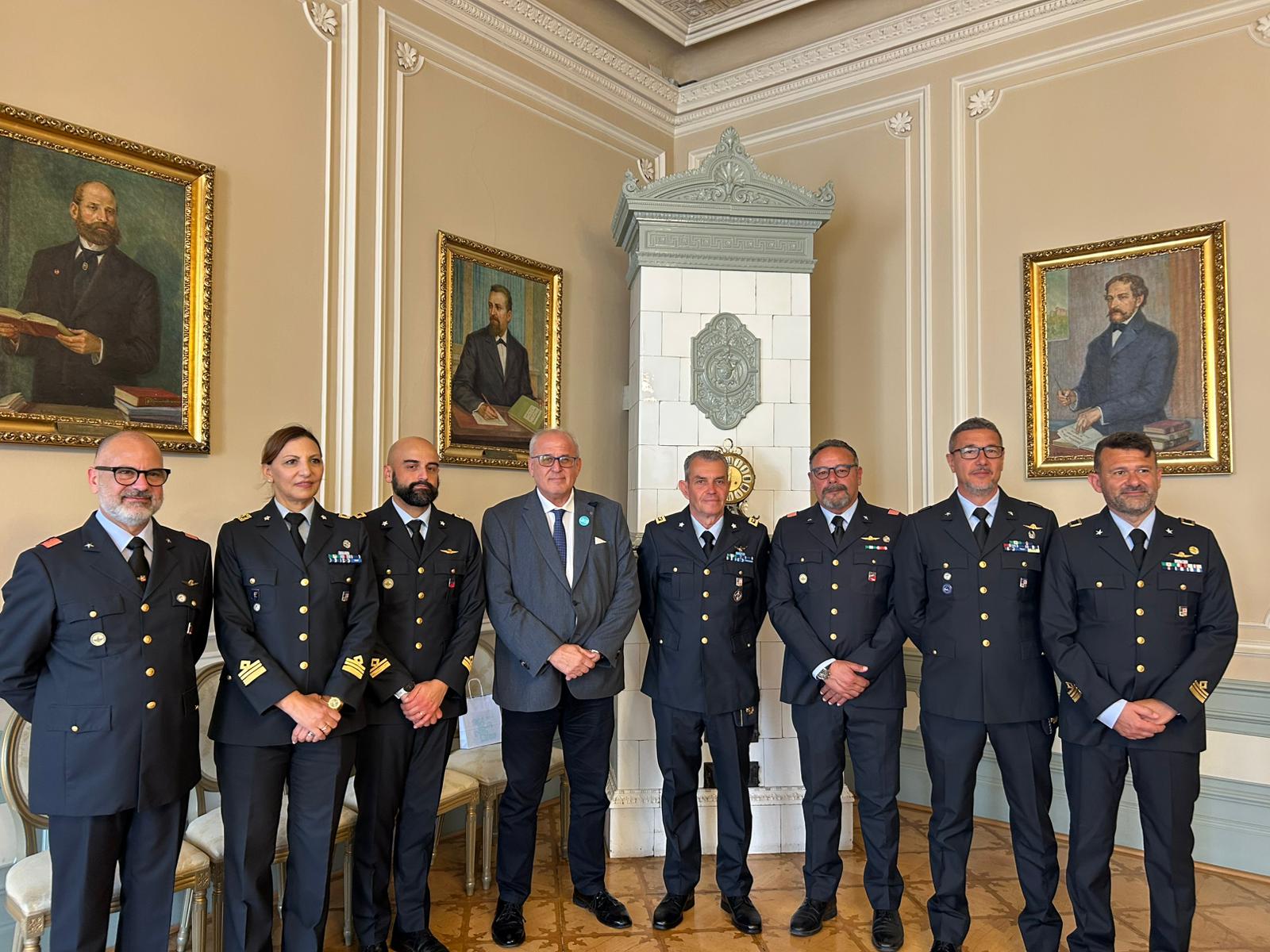 Copertina per Fotonotizia - Il sindaco Ziberna incontra la Banda dell'Aeronautica Militare, stasera il concerto al Verdi