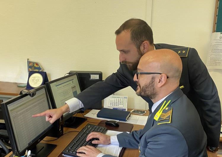 Immagine per Gorizia, crea contenuti per adulti ma non paga le tasse: scoperta evasione fiscale da 120mila euro