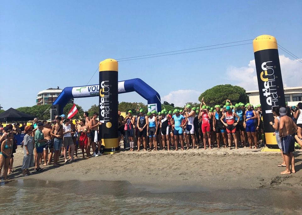 Immagine per Grado, 700 atleti per l’Olympic Triathlon: l’Isola del Sole chiude agosto tra sport e musica