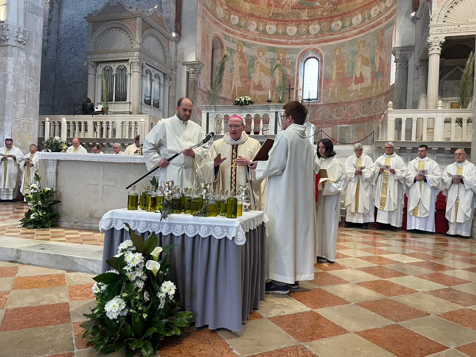 Immagine per Ad Aquileia la Messa crismale. Redaelli: «Mi sono trovato bene a Gorizia»