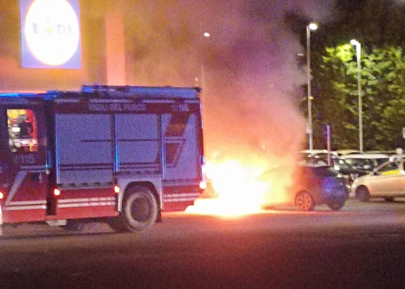 Immagine per Auto prende fuoco a Gorizia nella sera del 24 aprile, nessun ferito