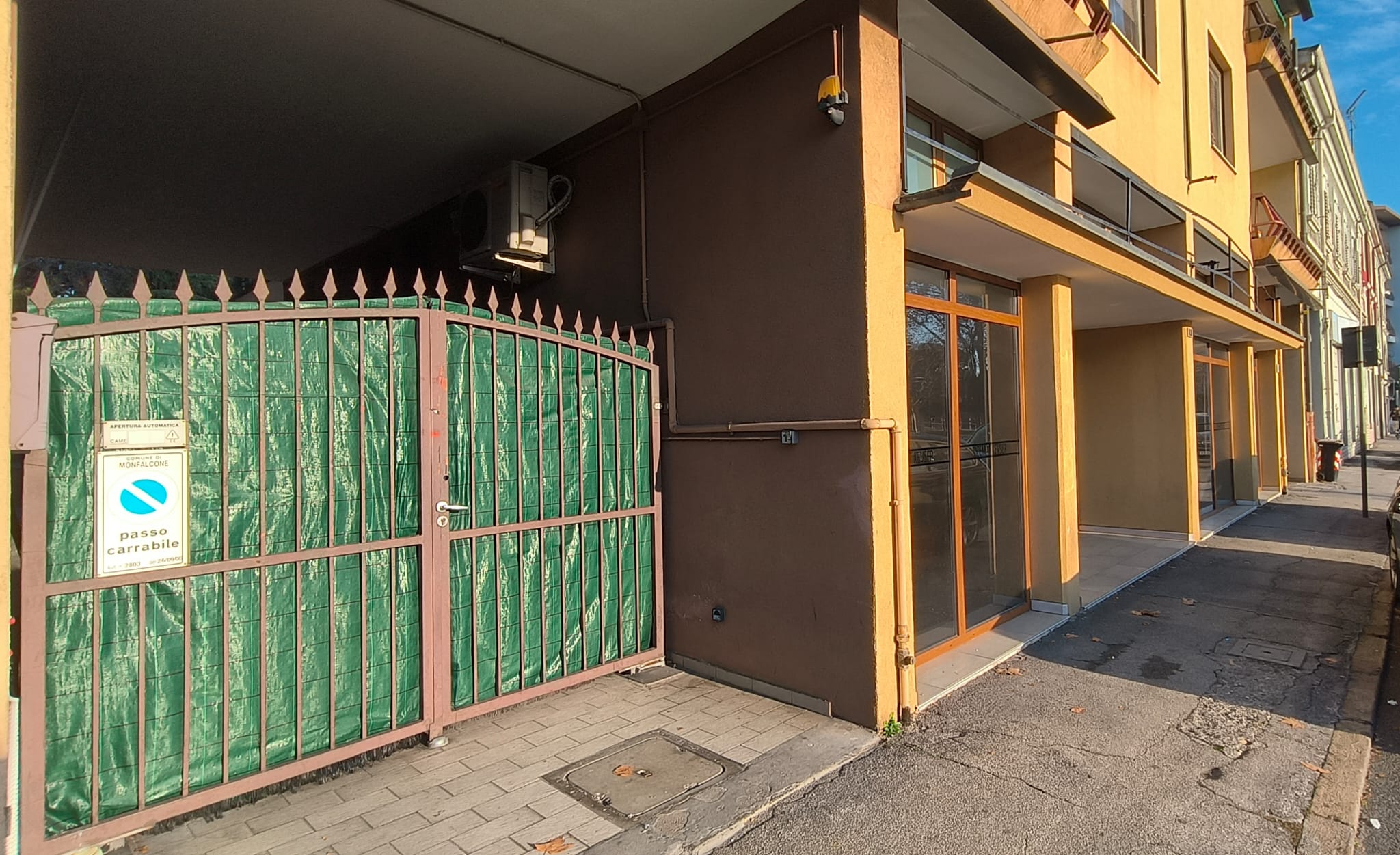 Immagine per Monfalcone, Cisint: «Chiusa la terza moschea abusiva». La dem Serracchiani, «Governo e Regione inerti con l’eurodeputata»