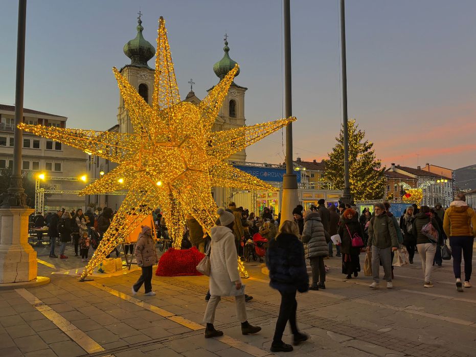 Immagine per A Gorizia tre giorni di festa per accogliere il 2026, sul palco Sos Live Band, Miami Show e il comico Gene Gnocchi  