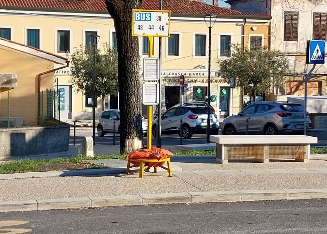 Duino, è attiva la nuova fermata dell’autobus di linea in piazza ad Aurisina 