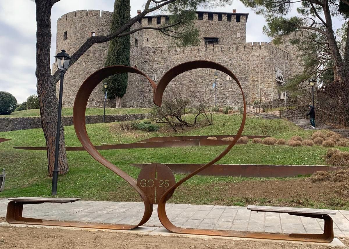 Gorizia, il ‘Cuore della Pace’ incornicia Borgo Castello