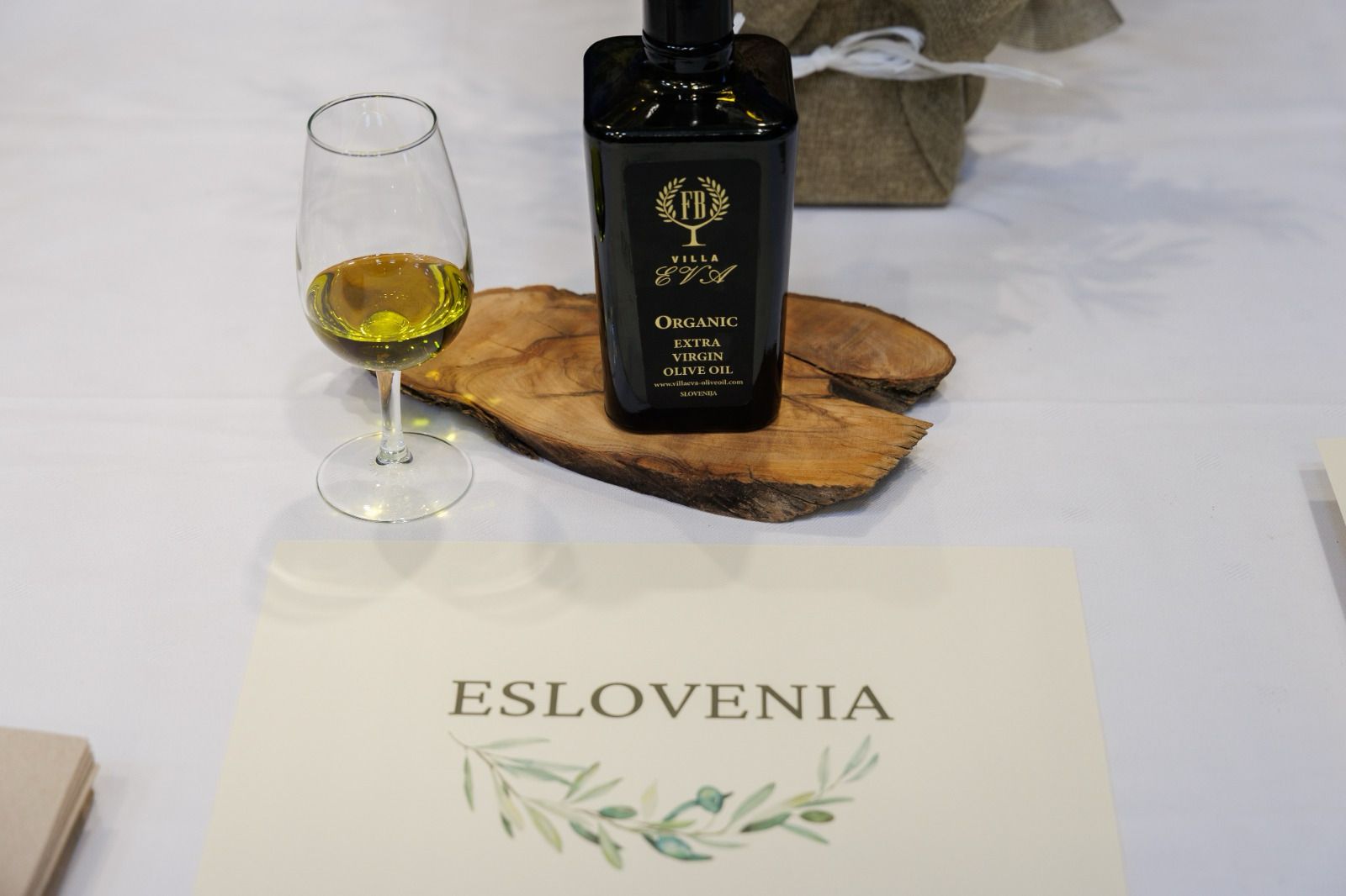 Immagine per Un olio di qualità e prodotto in modo sostenibile: l'extravergine di Villa Eva premiato a Madrid
