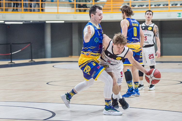 Immagine per Gorizia, prima sfida del 2026 per la Dinamo contro Basket 2000 Reggio Emilia. Coach Tomasi: «Avversari da prendere con le pinze»