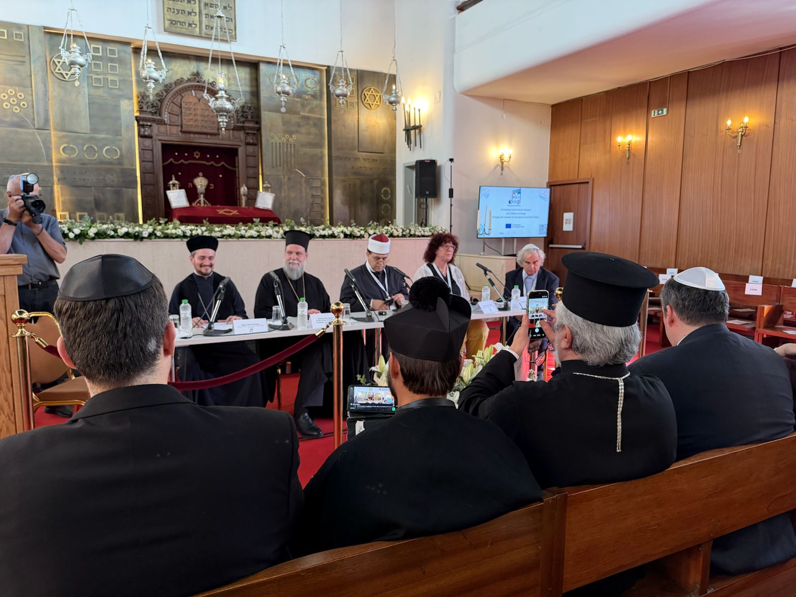 Immagine per Da Aquileia ad Atene: continua il dialogo interreligioso con il progetto ‘Polyverse – Singing Across Faiths’ 