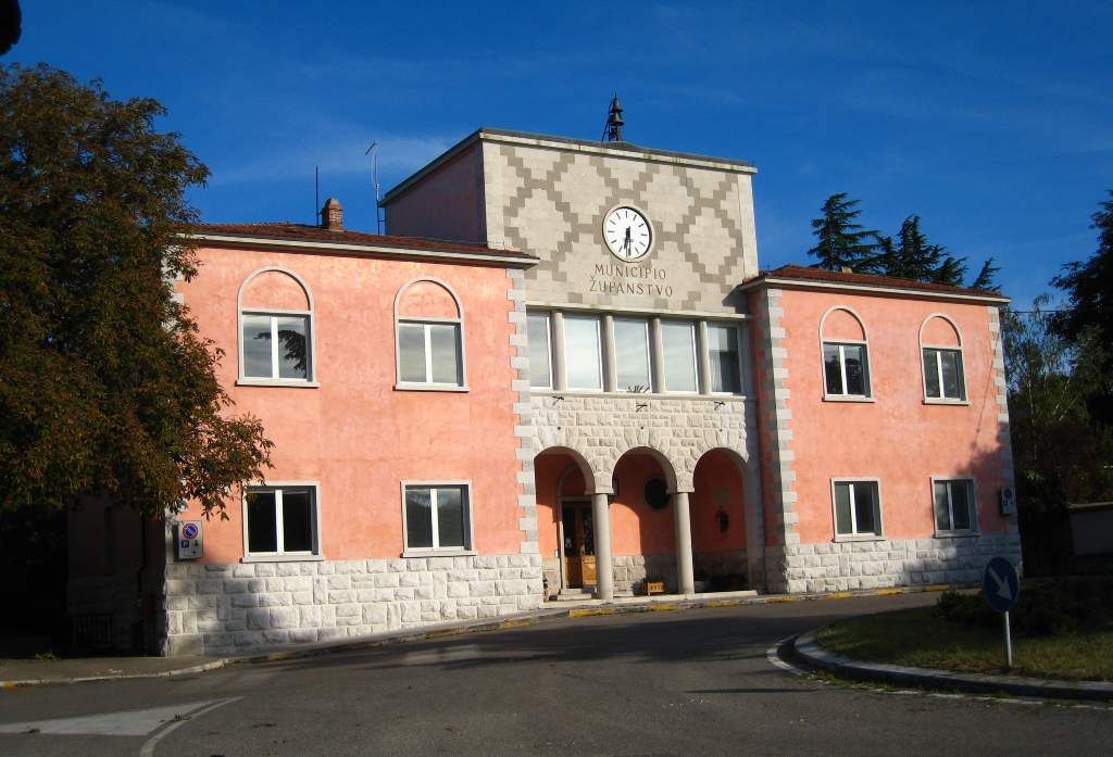 Immagine per Duino, investimento aggiuntivo di oltre 2 milioni di euro per il piano asfaltature e misure su bilancio e servizi comunali