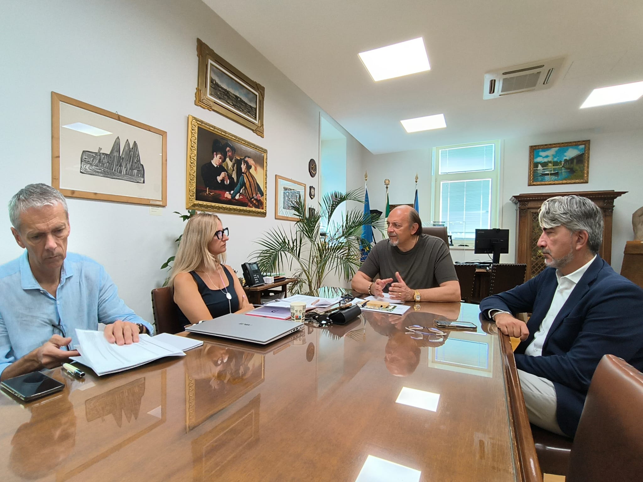Immagine per Monfalcone, nuovi viali del cimitero e riqualificazione energetica della Galleria d’Arte: dalla Regione 2,2 milioni di euro