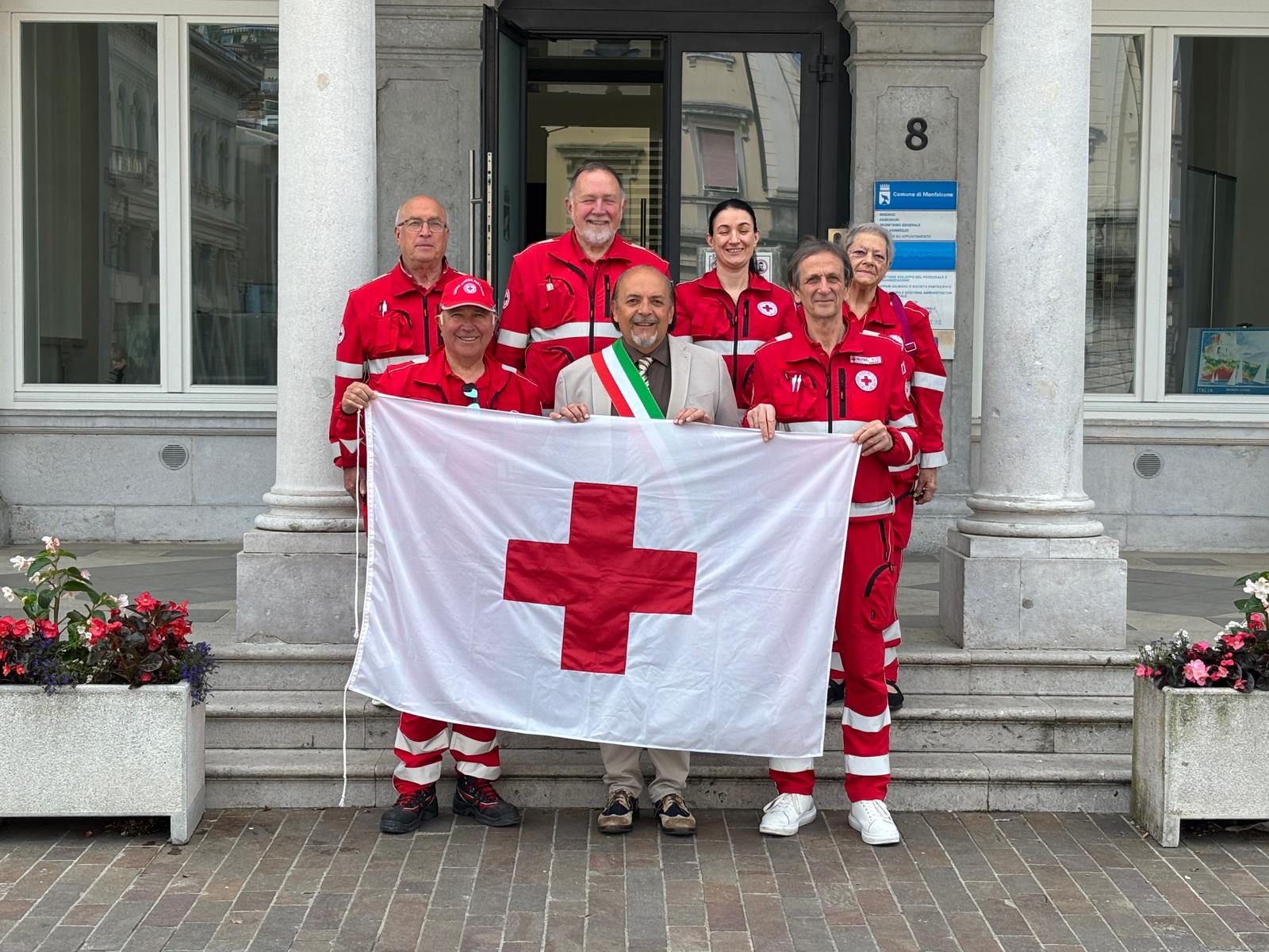 Immagine per Fotonotizia - Monfalcone celebra la Croce Rossa: l’incontro tra il sindaco Fasan e i volontari