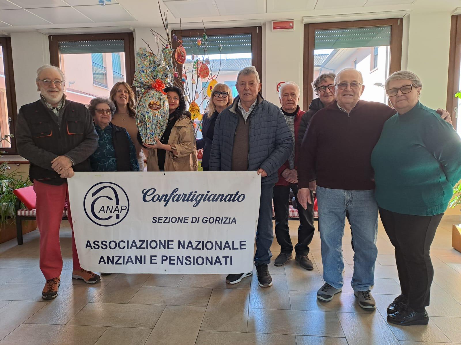 Immagine per Fotonotizia - I doni pasquali di Anap Confartigianato Gorizia ai 120 anziani della Casa Albergo di Monfalcone 