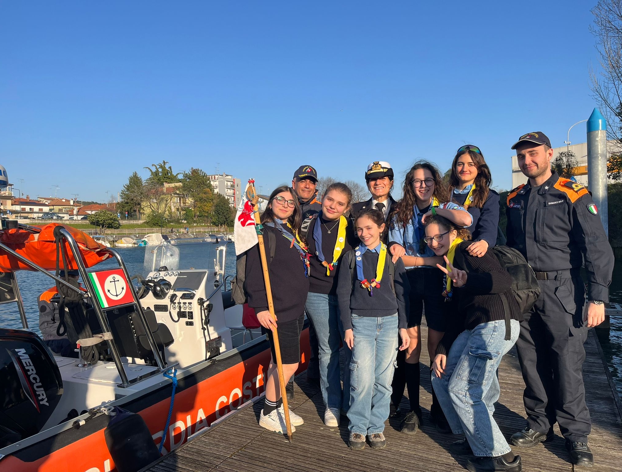 Immagine per Fotonotizia – Sei giovani scout del gruppo di Feletto Umberto di Udine a Monfalcone per un incontro formativo con la Capitaneria di Porto