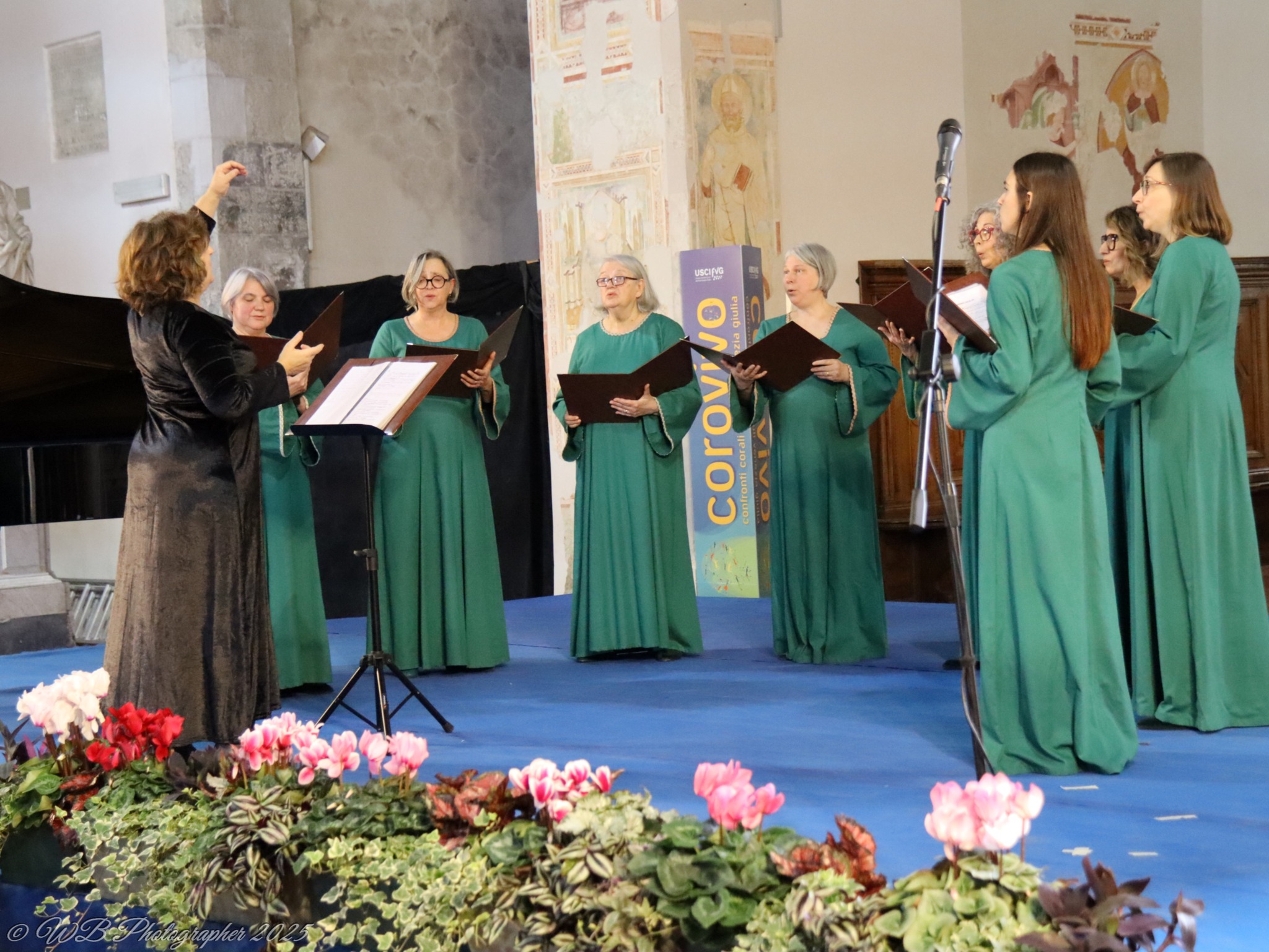 La Schola Gregoriana AlbaRosa di Poggio porta a Ovaro ‘La notte delle lanterne’ per San Martino di Tours