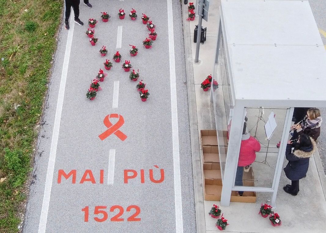 Immagine per Anche a San Canzian la 'Camminata in Rosso', «un atto pubblico per dire basta alla violenza»