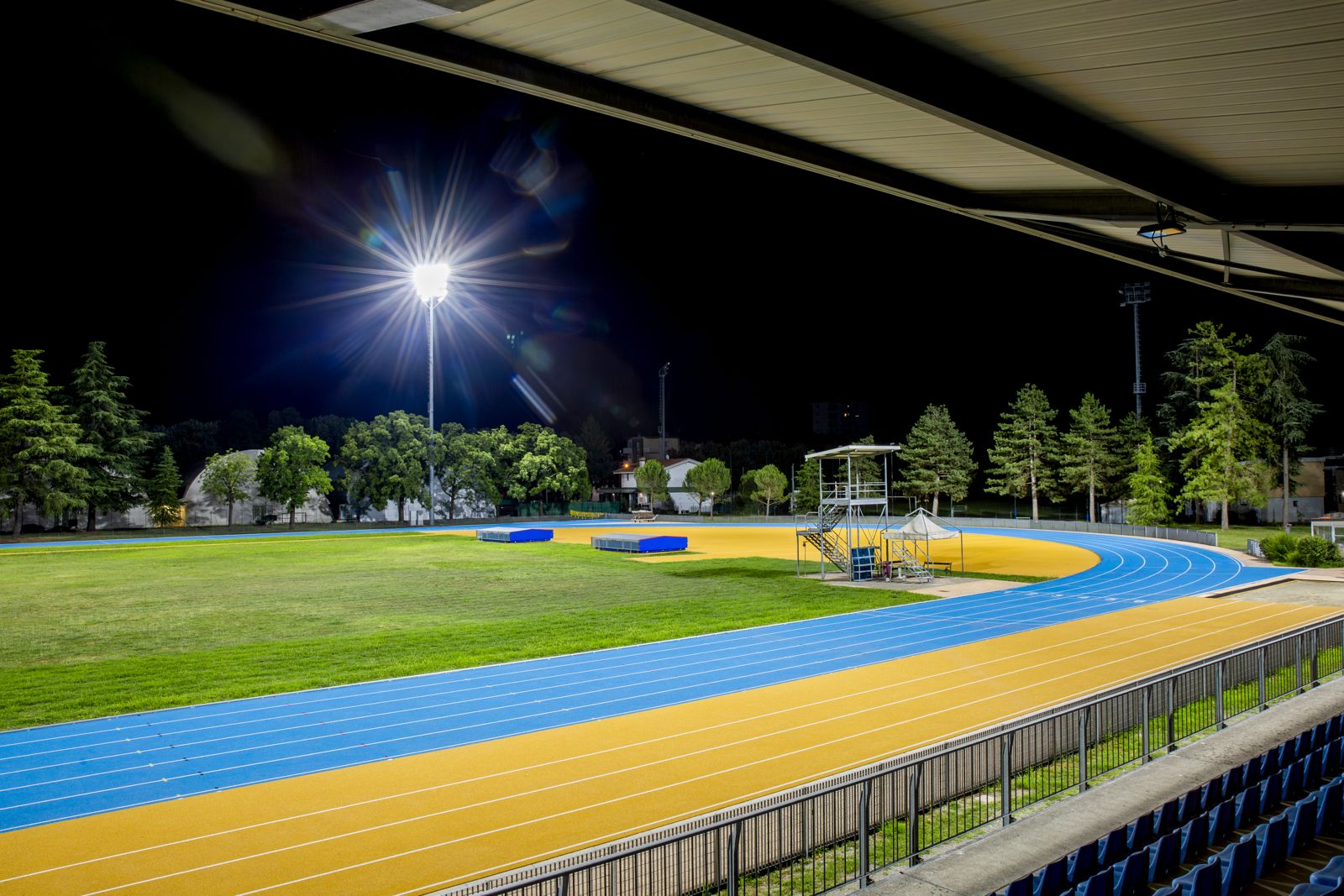 Immagine per Gorizia, nuova illuminazione da 72 proiettori led per la pista di atletica del Campo 'Ernesto Fabretto'