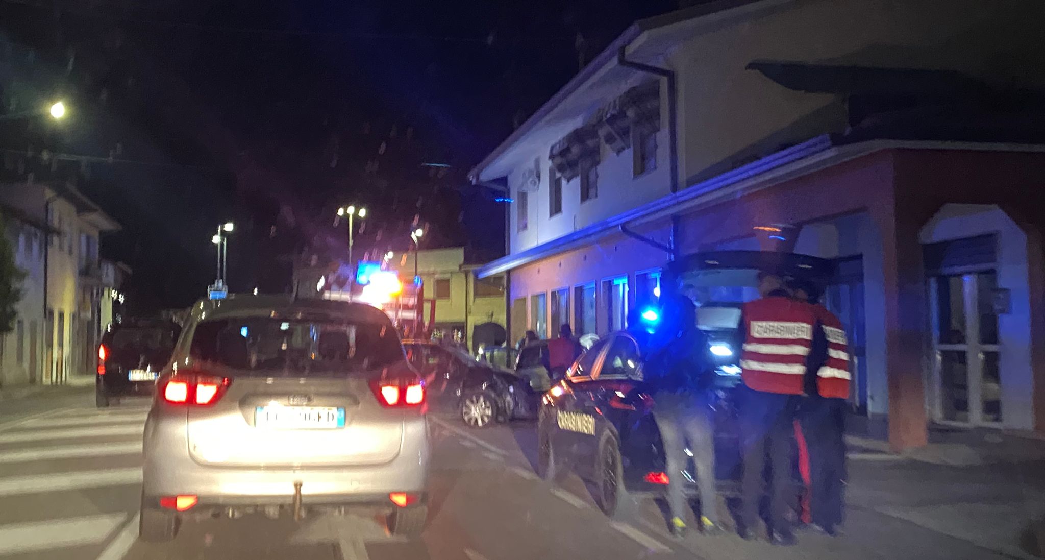 Copertina per Fogliano, sbanda e finisce contro un’auto in sosta: illesa donna classe 1981