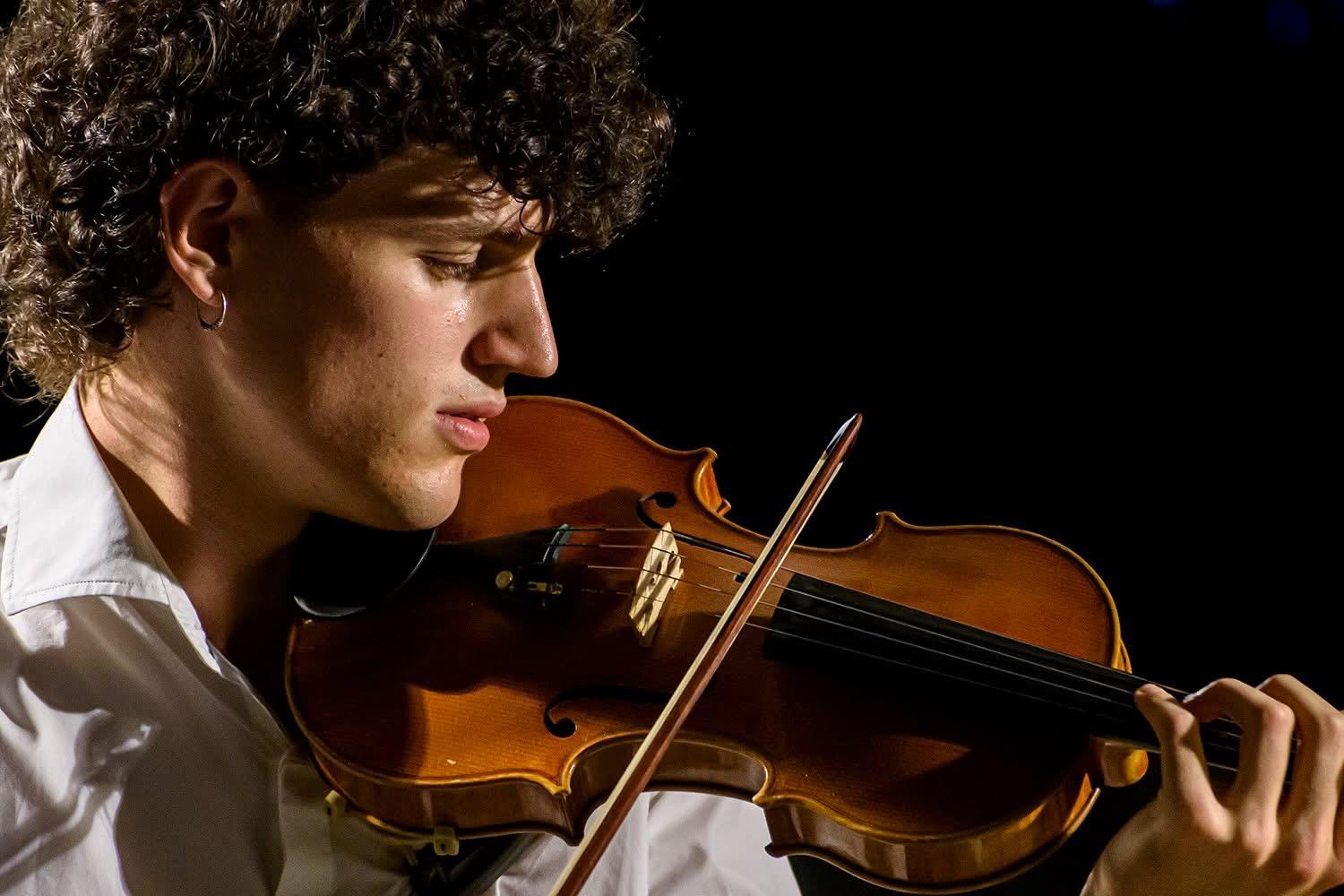 Immagine per Gorizia, l’italiano Paride Losacco si aggiudica il primo posto al 45esimo Concorso Internazionale di Violino 