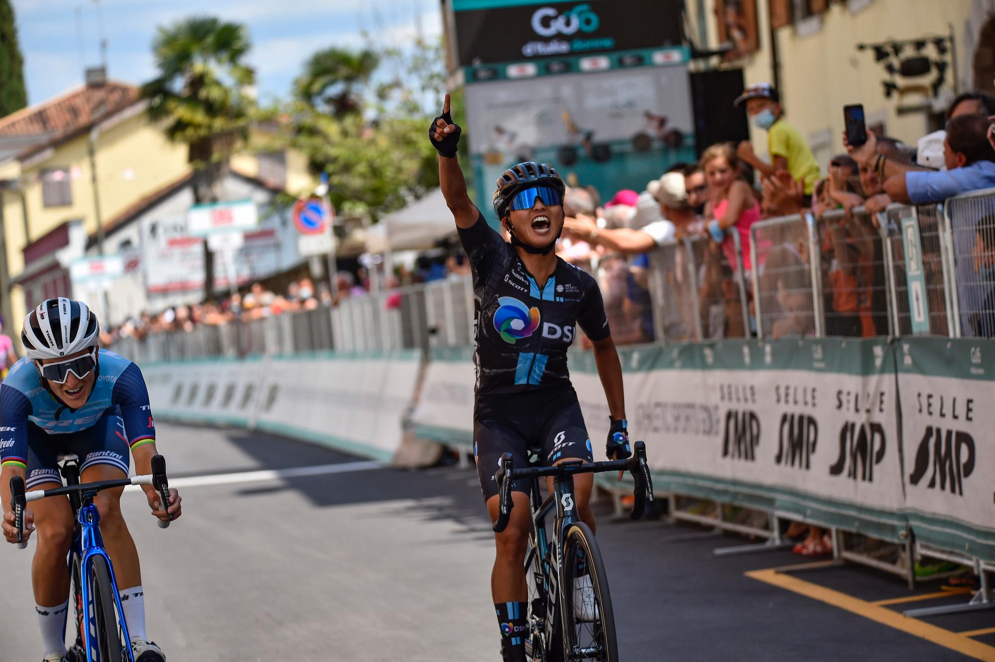 L'americana Coryn Rivera conquista la tappa di Cormons, il Giro d'Italia Donne parla però olandese