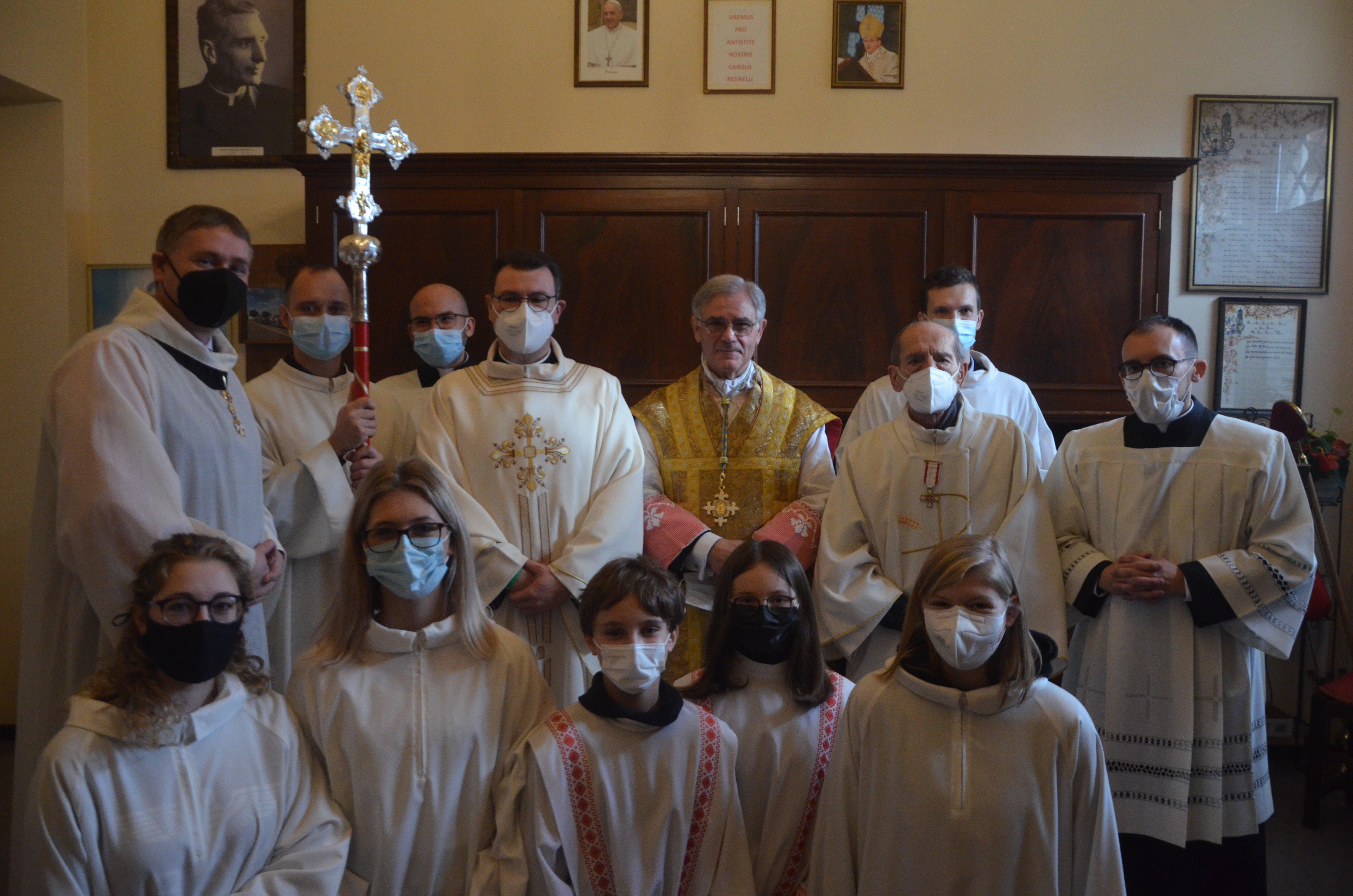 Copertina per Mossa in festa per i 45 anni di sacerdozio di monsignor Arnaldo Greco