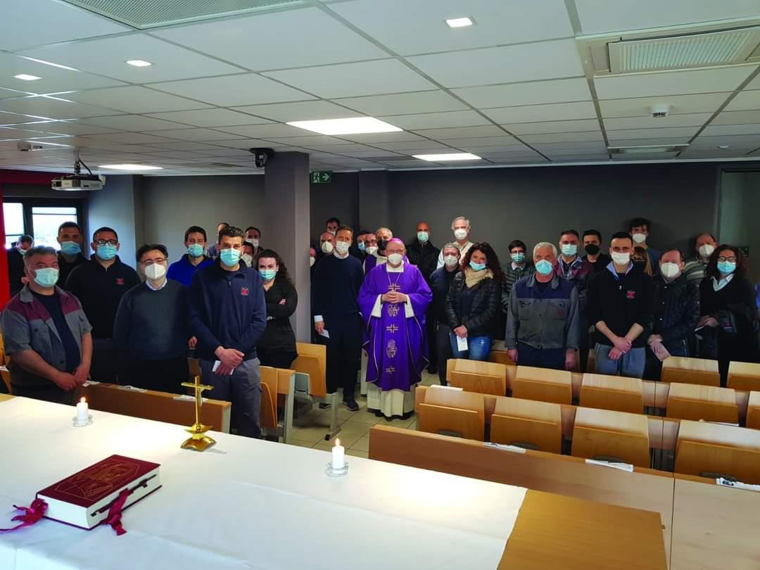 Immagine per Monfalcone, l'arcivescovo in visita al mondo del lavoro incontra gli operai