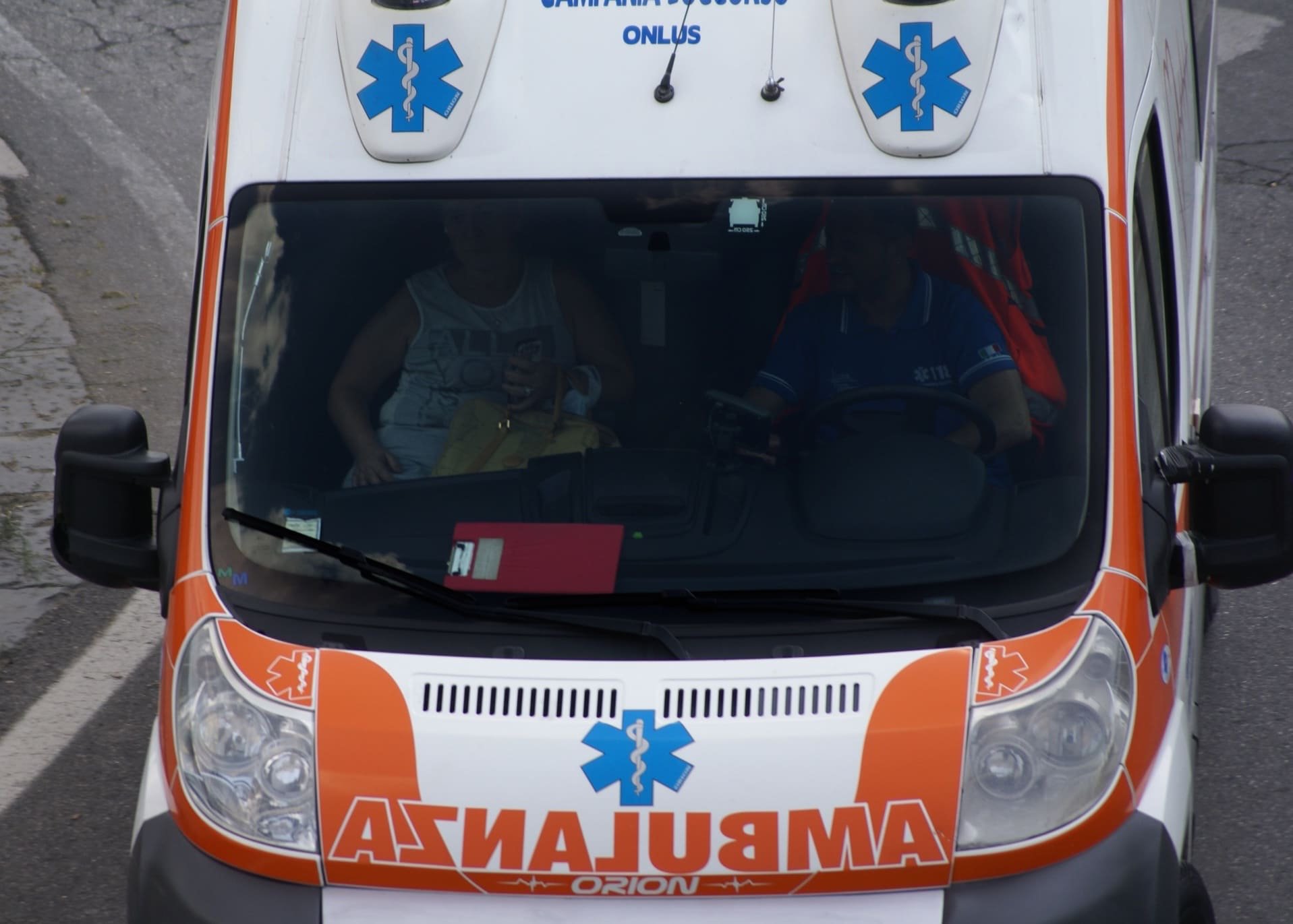 Immagine per Lavora con la smerigliatrice e si ferisce alle mani, incidente a Cervignano