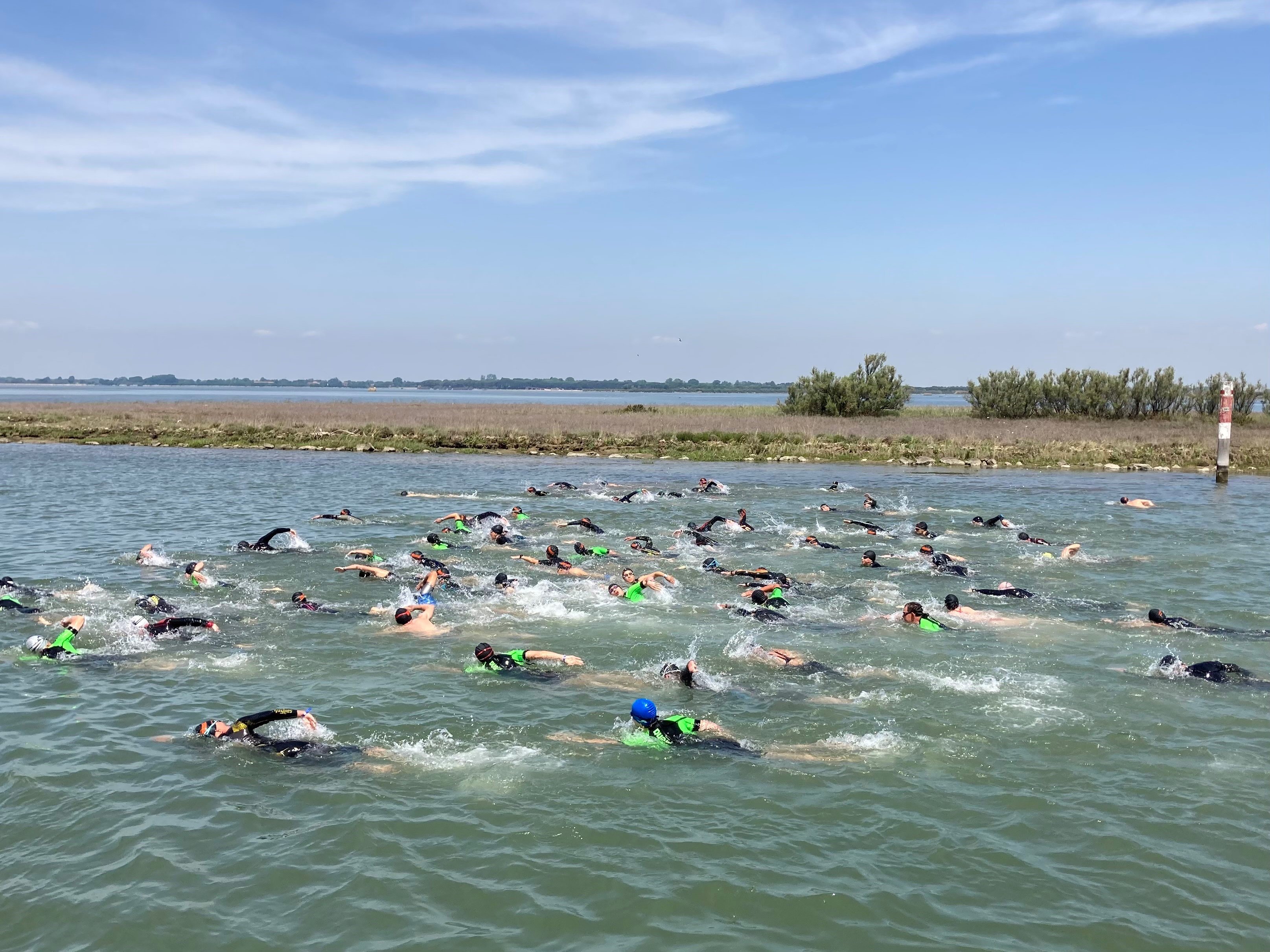 Copertina per Successo per la terza edizione della Barbanade, unica gara di nuoto in laguna in Italia