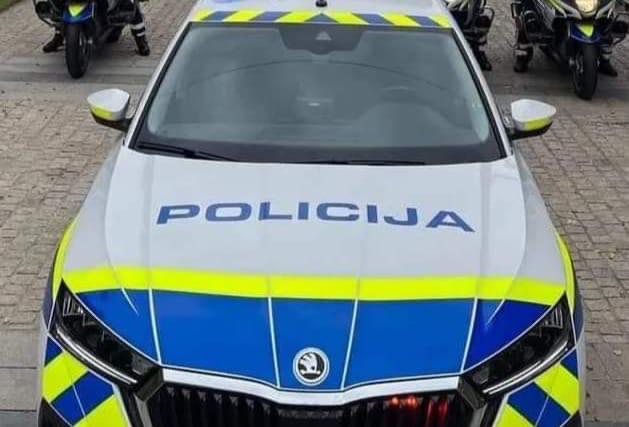 Immagine per Cerca di passare il confine a Šempeter con quattro migranti, fermato 46enne
