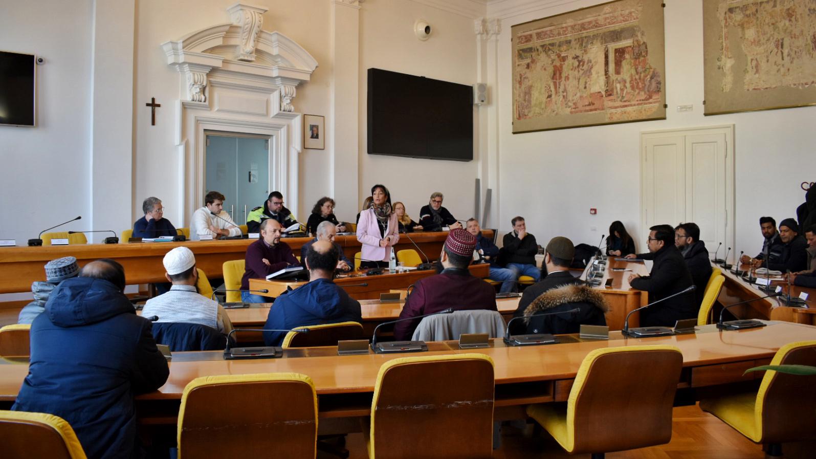 Copertina per Monfalcone, sicurezza e integrazione: il sindaco incontra la comunità bengalese