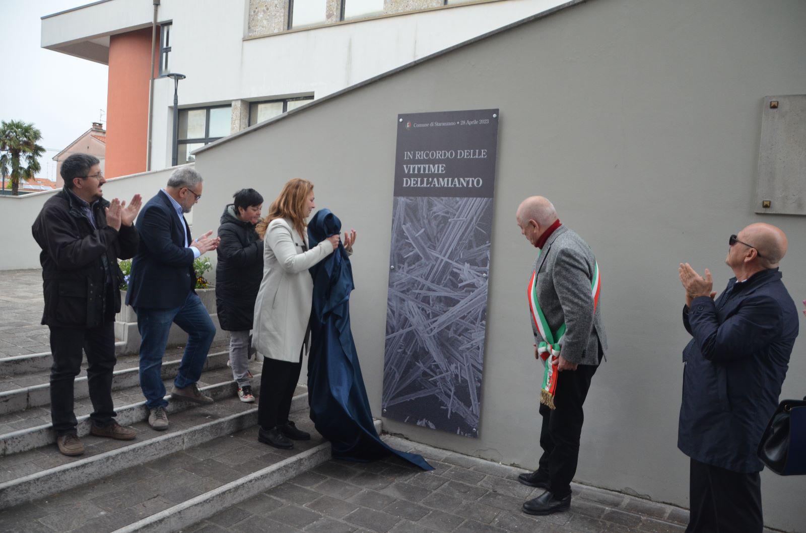 Immagine per Staranzano dedica una stele ai morti di amianto: «Siamo alla terza generazione»