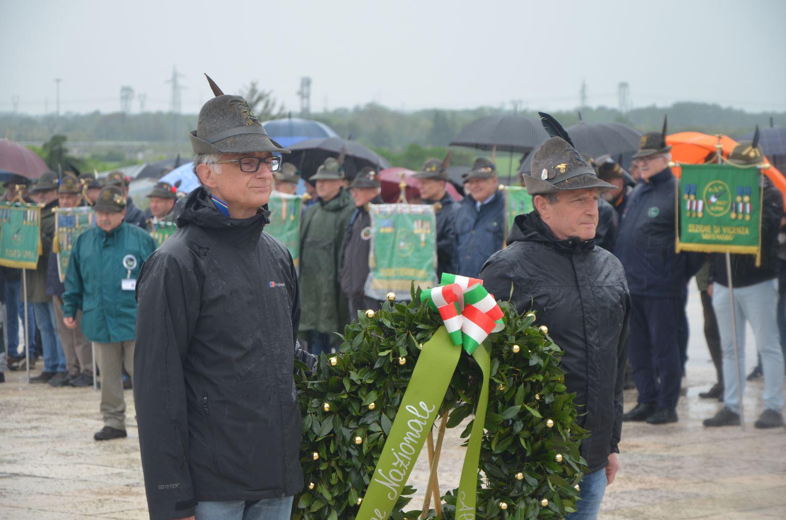 Immagine per La cerimonia di Redipuglia apre l'Adunata 2023, alpini in ricordo al Sacrario