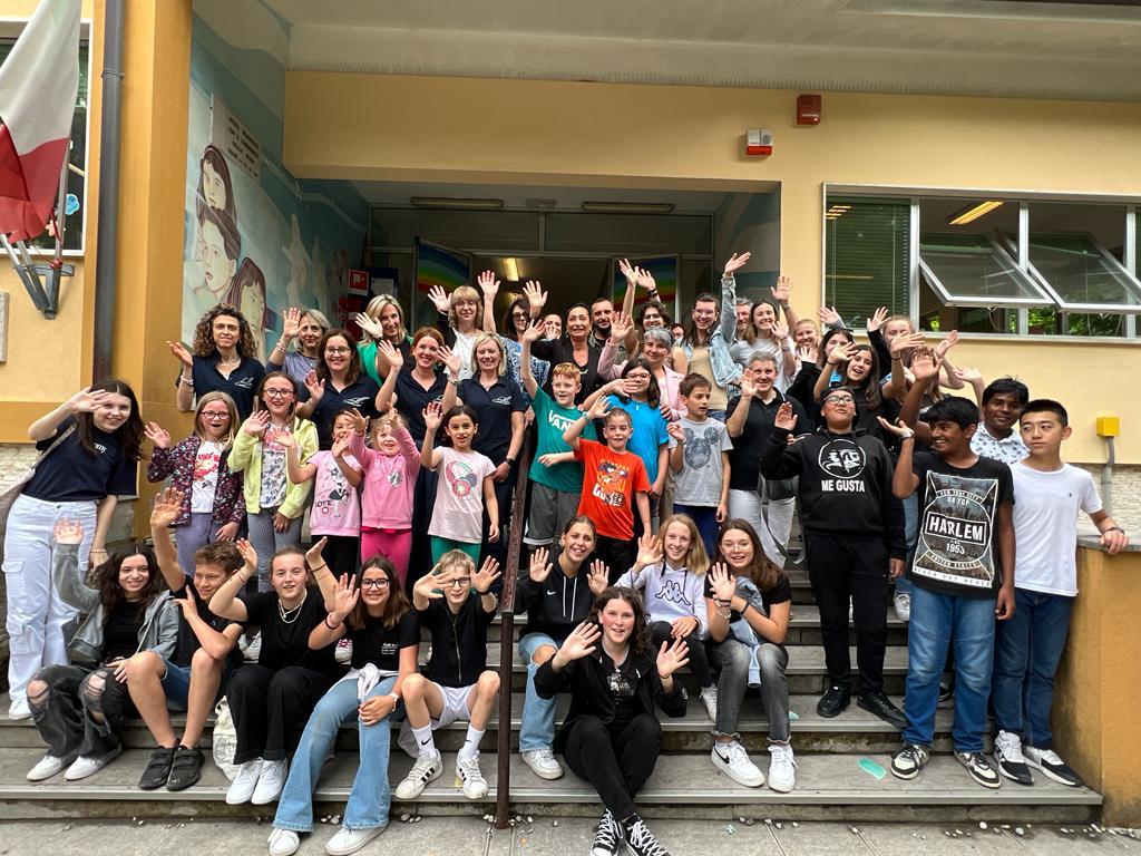 Copertina per Monfalcone, addio alla scuola Cuzzi: ieri ultimo giorno prima dell'abbattimento