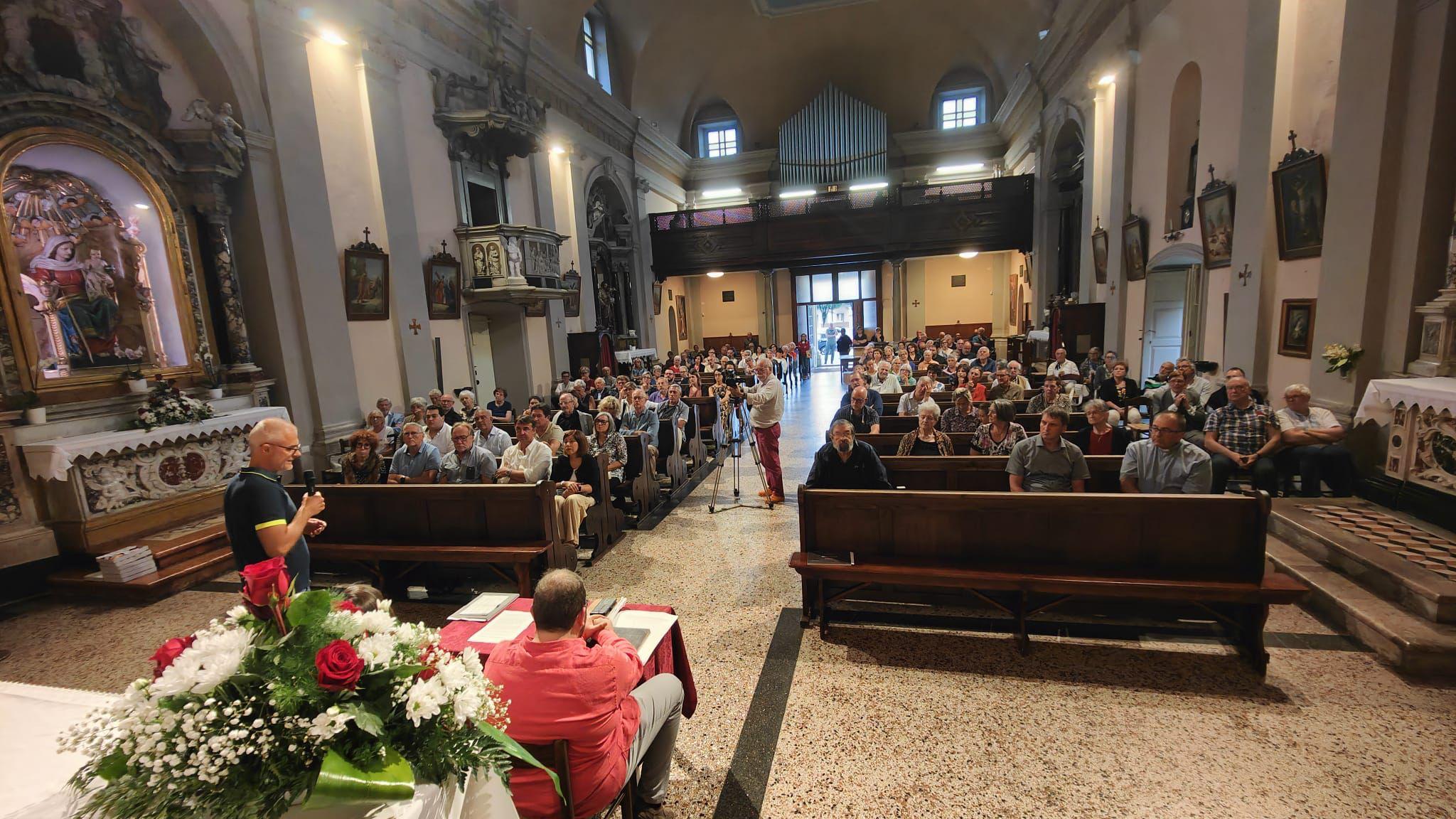 Copertina per Folla per la Messa di Mattioli, Ronchi riscopre «un piccolo gioiello locale»