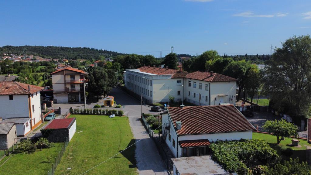 Copertina per Politica contro il ridimensionamento della scuola, scontro a Fogliano