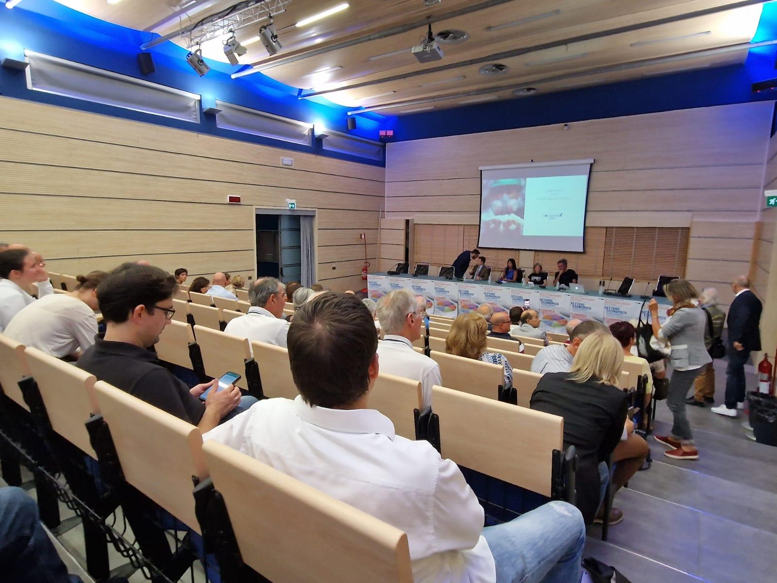 Copertina per La tragedia dell'amianto spiegata ai giovani: politica, sanità ed esposti uniti