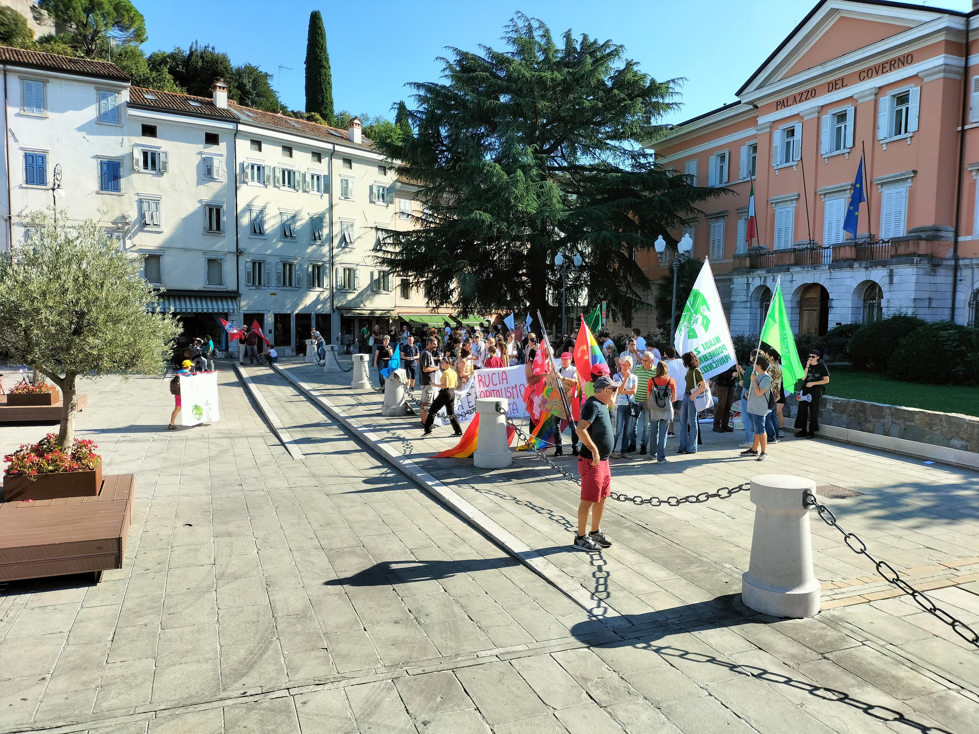 Immagine per Gorizia, in cento allo sciopero transfrontaliero del clima: sotto accusa il capitalismo