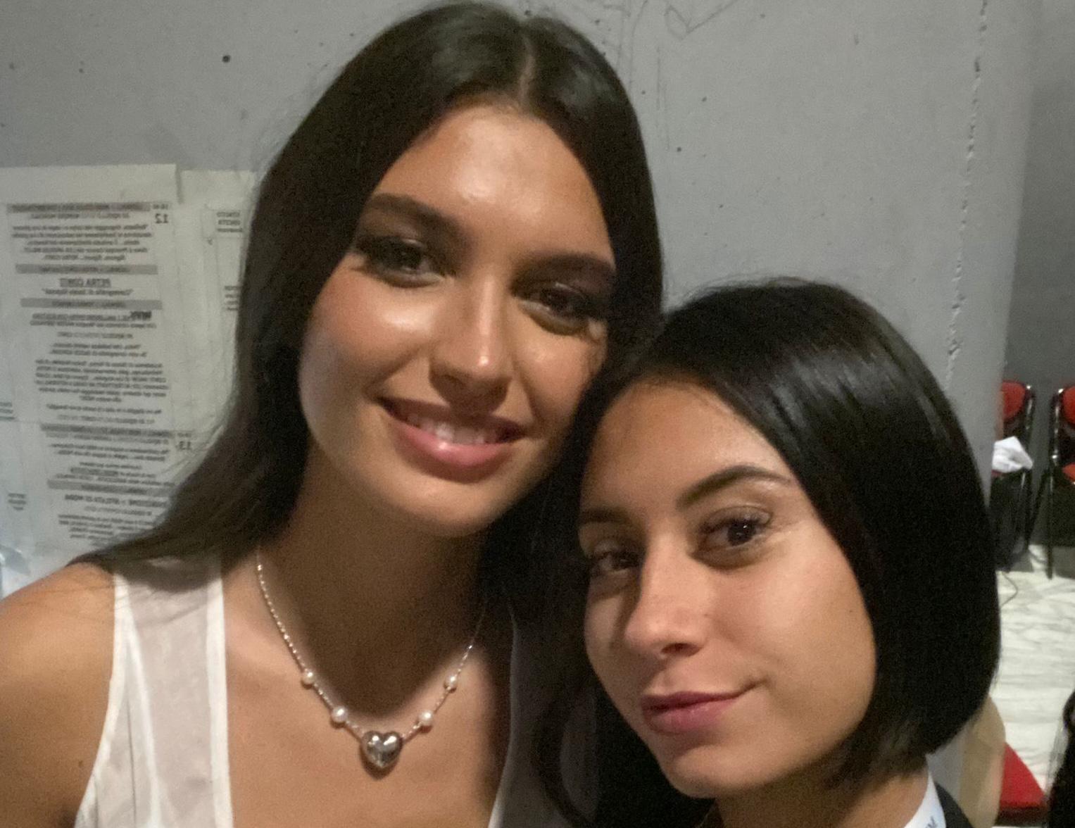 Copertina per Carlotta pettina le aspiranti Miss Italia, l'avventura della giovane bisiaca