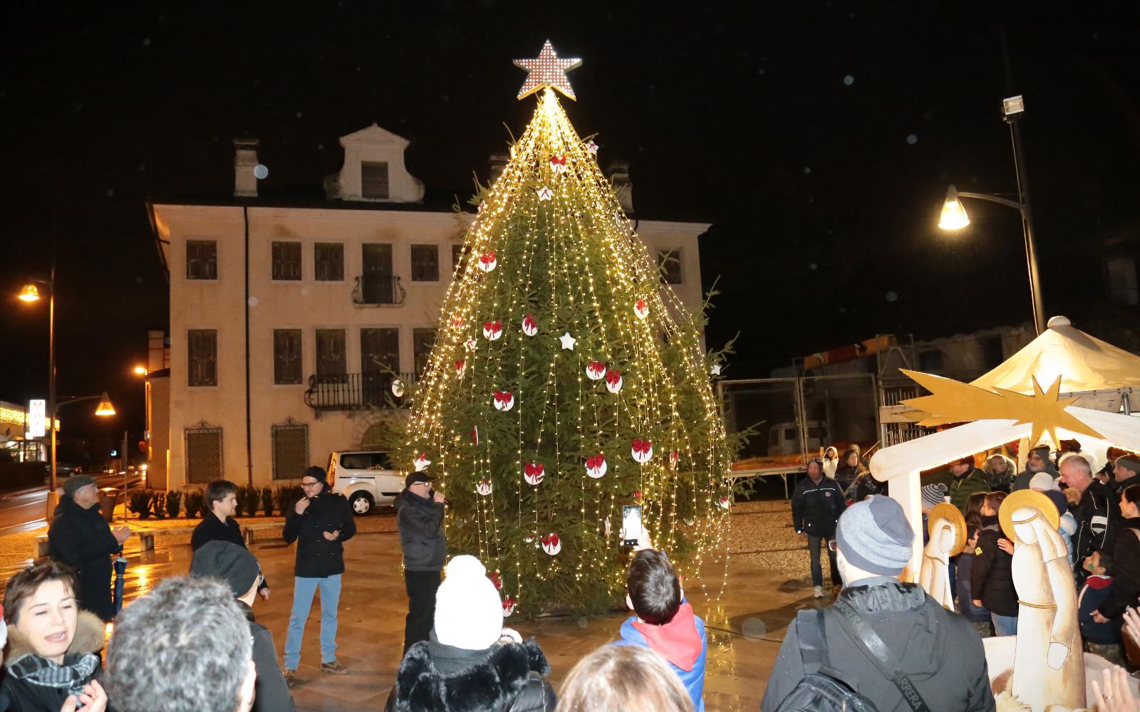 Immagine per Natale al via con l'accensione dell'albero e delle luminarie, gli eventi a Turriaco