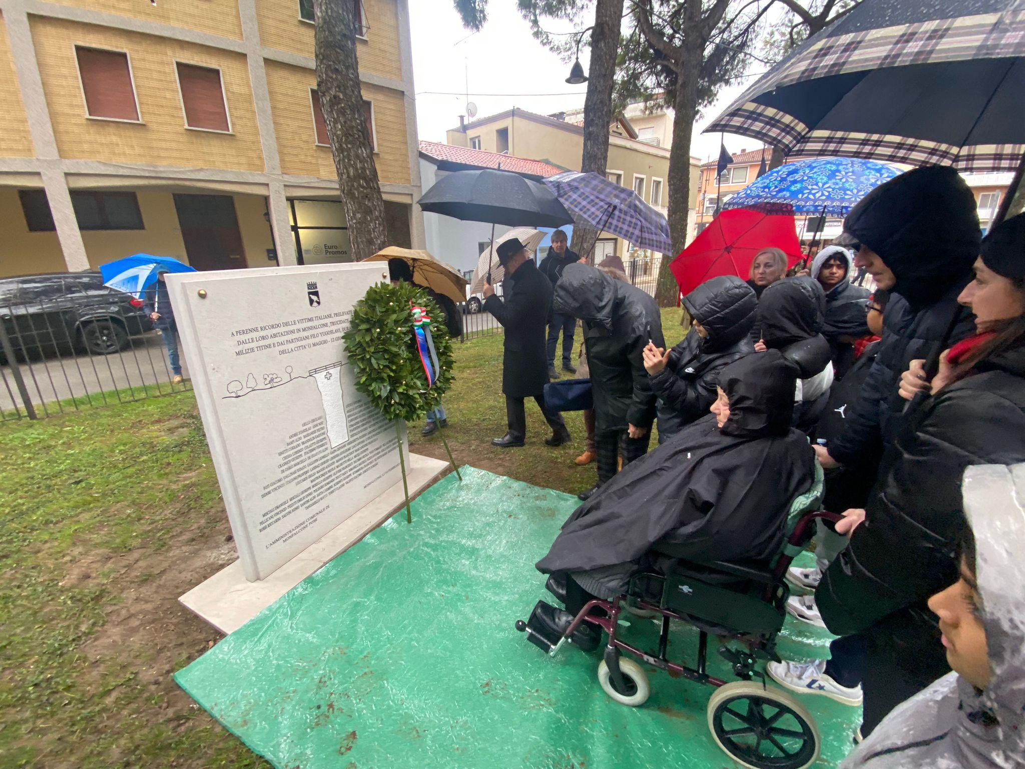 Immagine per Monfalcone ricorda sotto la pioggia, il silenzio per 77 deportati dai titini