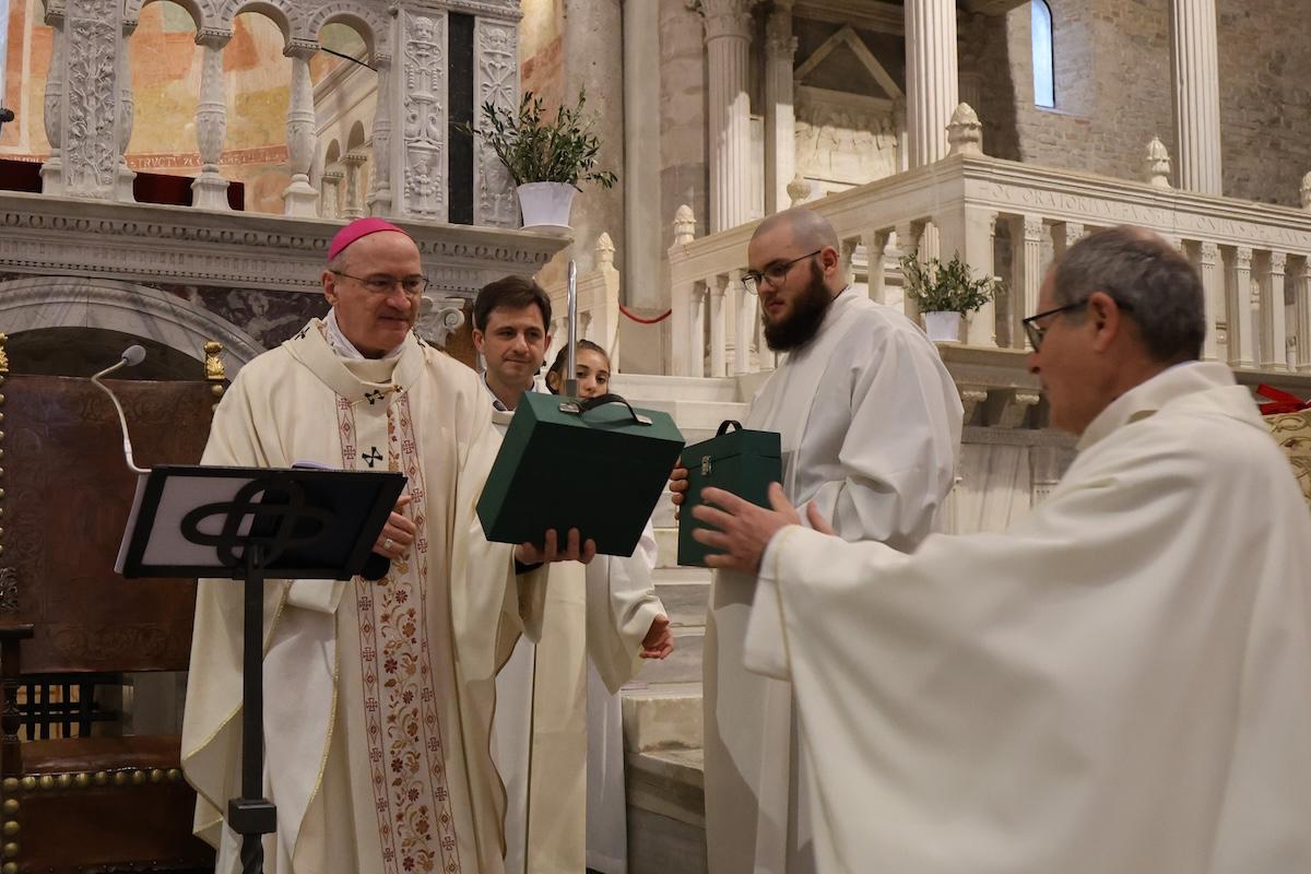 Immagine per Le benedizione degli olii sacri in Basilica, Aquileia accoglie il clero goriziano