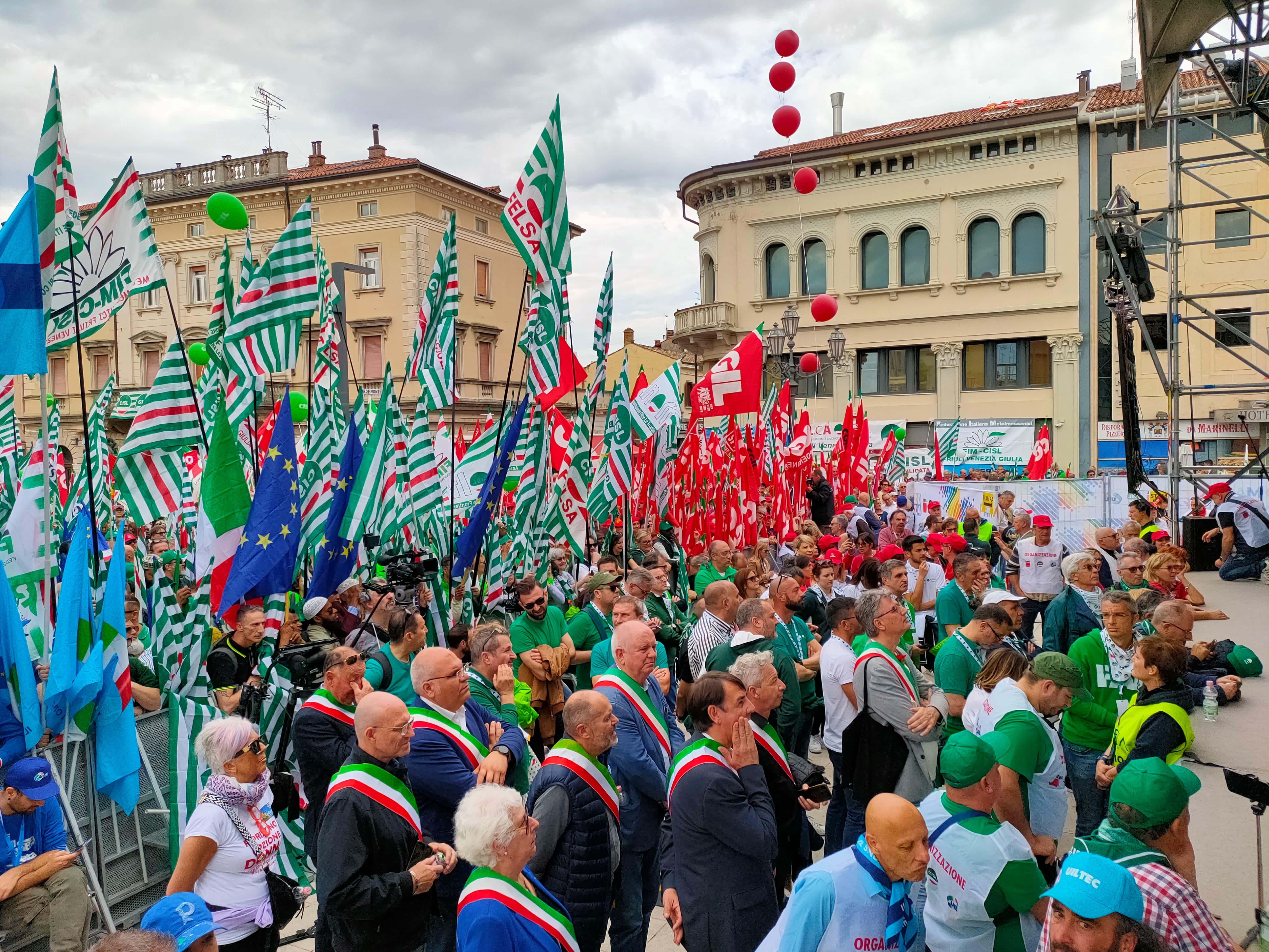 Immagine per La festa del Primo maggio a Monfalcone, bandiere e lavoratori in piazza 