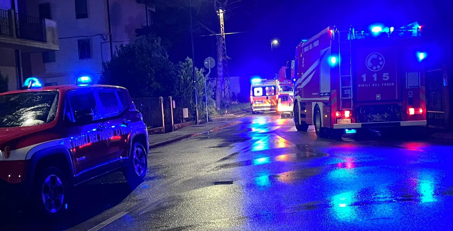 Immagine per Fiamme in cucina di un appartamento a Begliano, uomo portato in ospedale