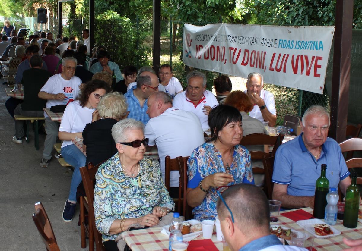 Copertina per La comunità ringrazia i donatori, tre volontari con il distintivo d'oro a Ronchi