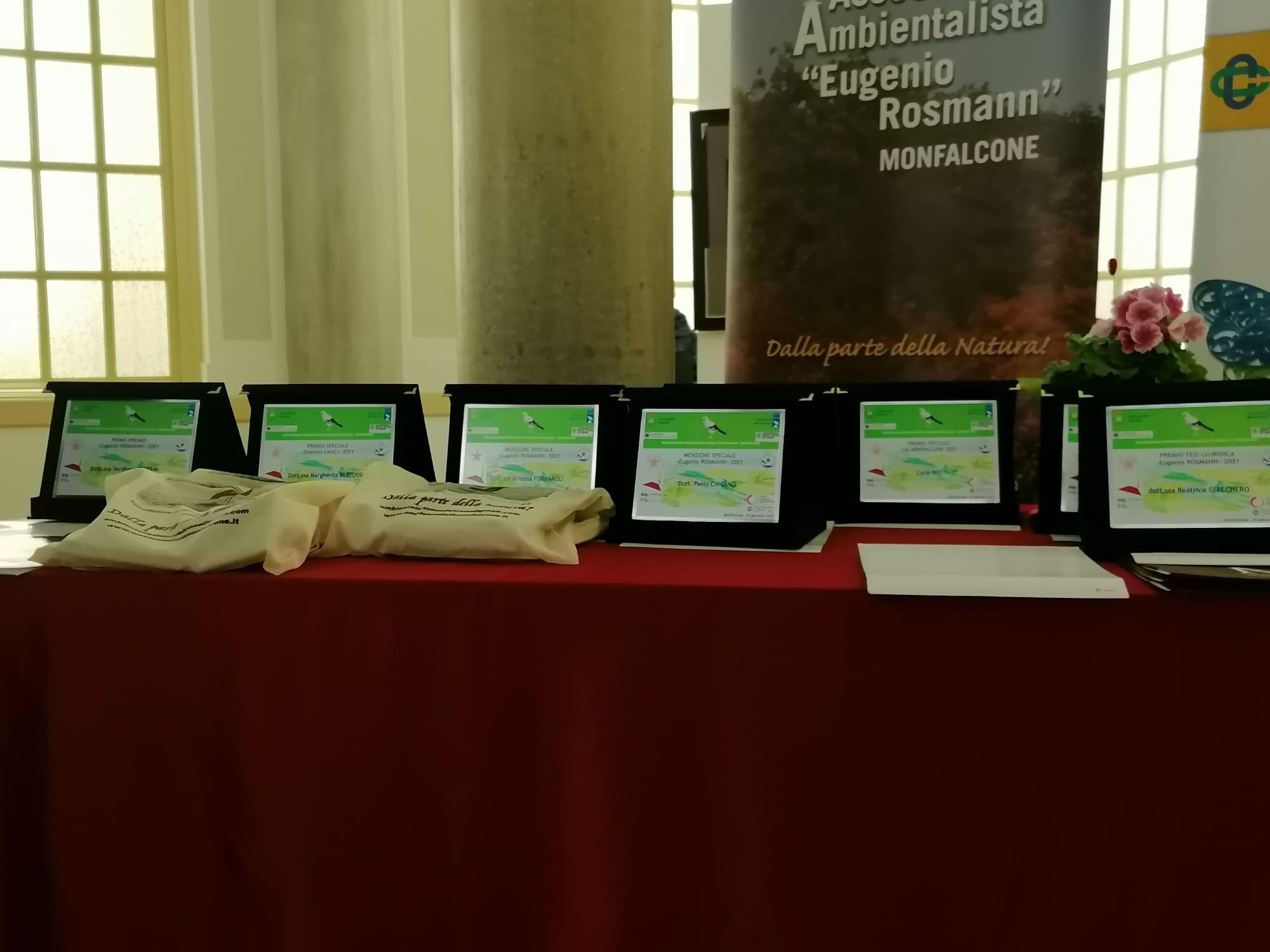 Immagine per Riconoscimenti alle tesi di laurea ambientaliste, prosegue l'iscrizione ai premi Rossman