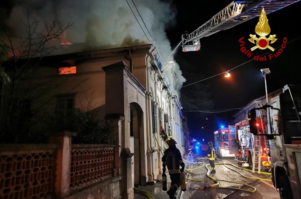 Immagine per Incendio nella notte agli ex bagni pubblici di Gorizia