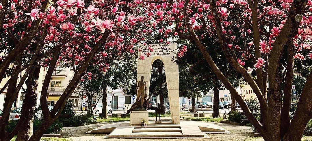Immagine per Lettere - Prendiamo seriamente a cuore i nostri monumenti
