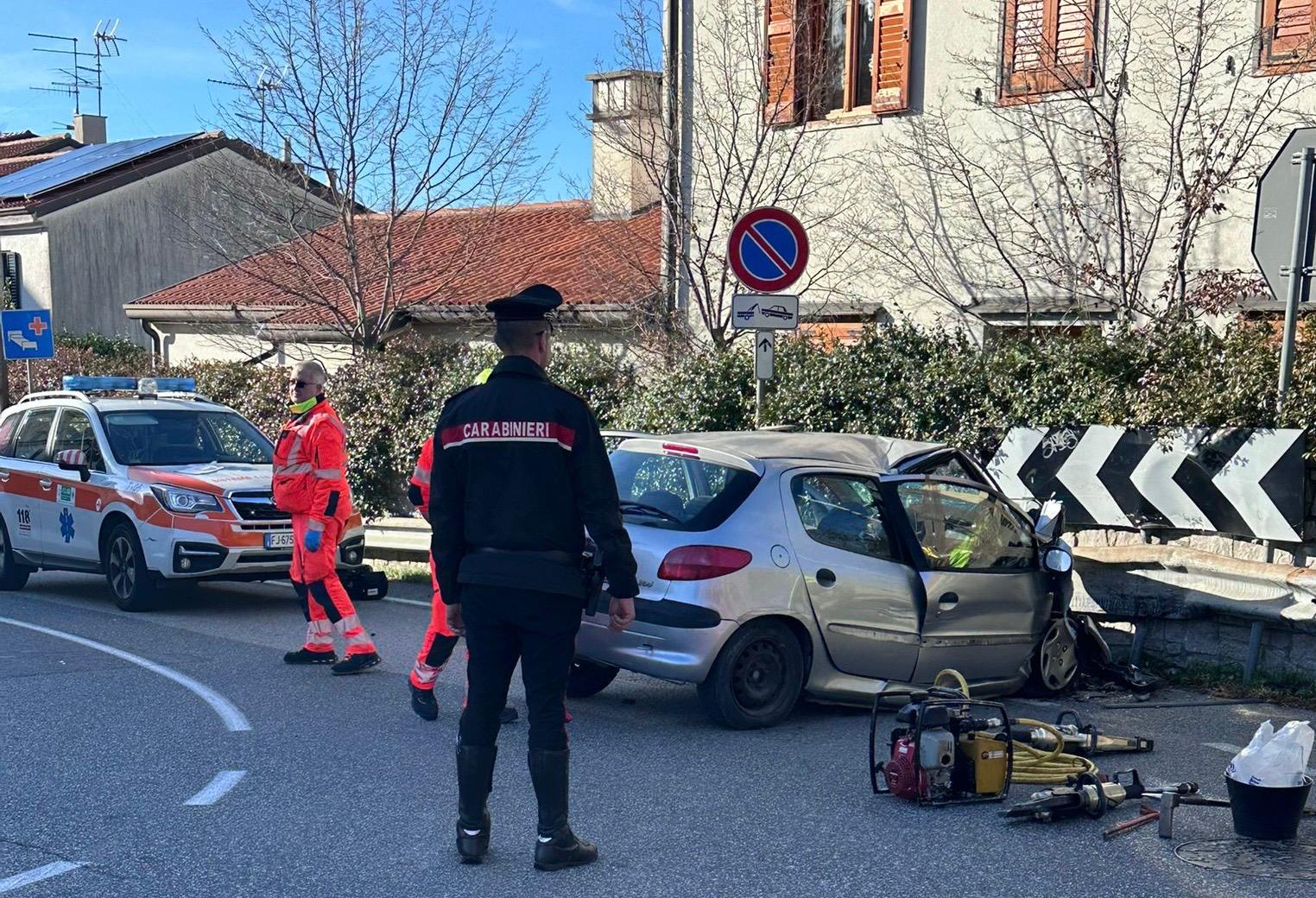 Immagine per Si schianta in curva e muore sul colpo, tragedia ad Aurisina