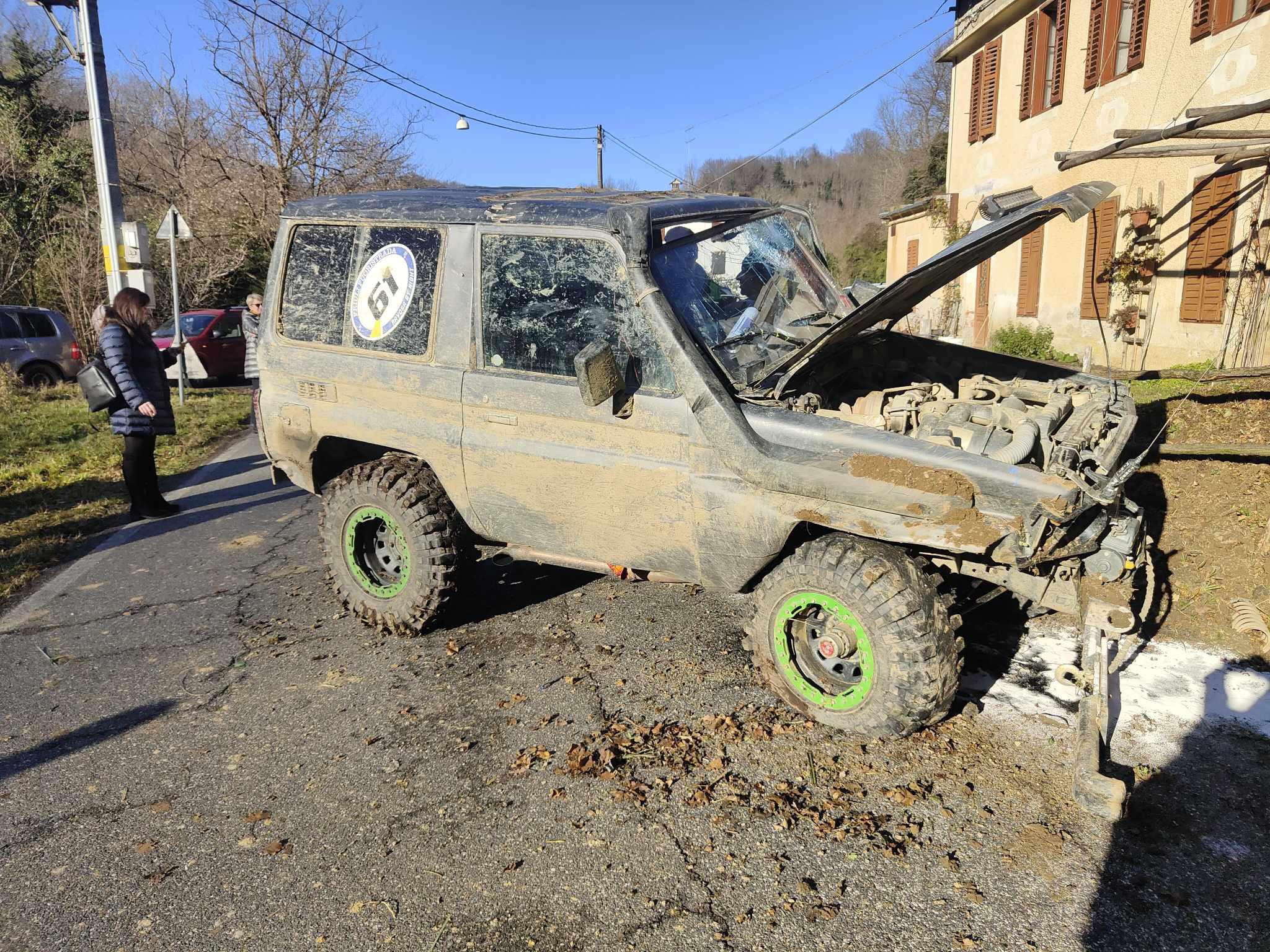 Immagine per Esce di strada con il 4x4 a San Floriano, ricoverato a Trieste