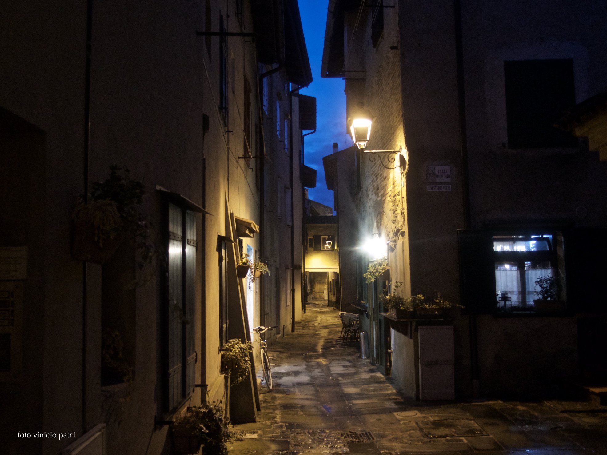 Immagine per Grado, cittadini del centro storico in rivolta per dehors e schiamazzi. Chiesto intervento del Comune